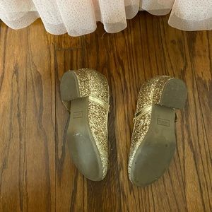 Girl dress with gold shoes